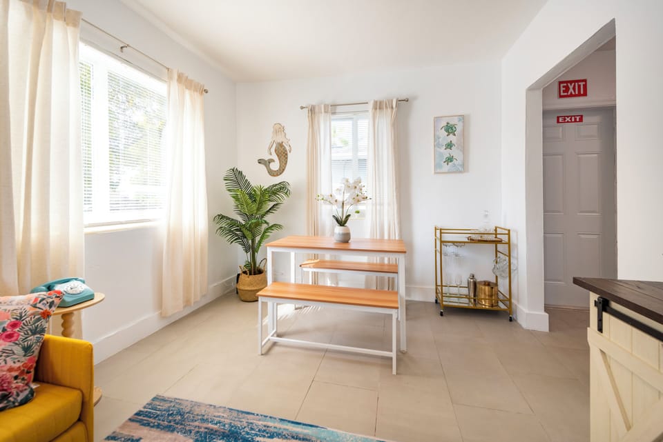 comfortable dining area for 4.