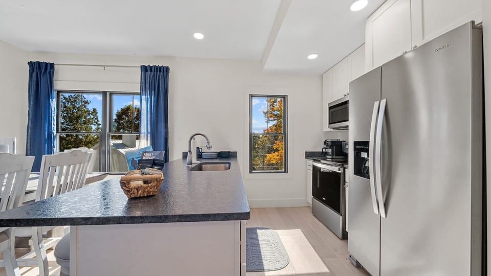 Main Level - Kitchen/Dining