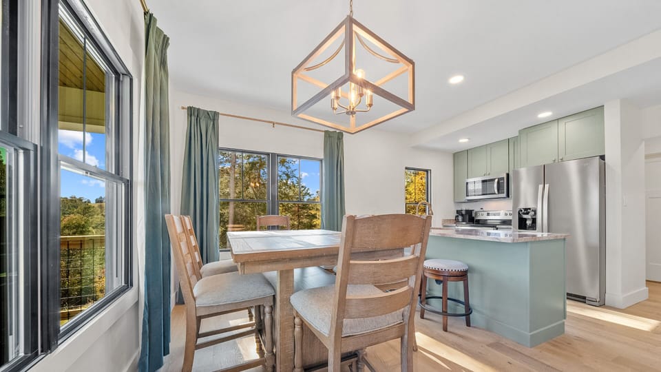 Main Level - Kitchen/Dining