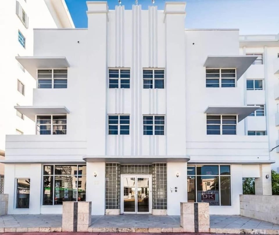 Iconic Ocean Drive location in South Beach