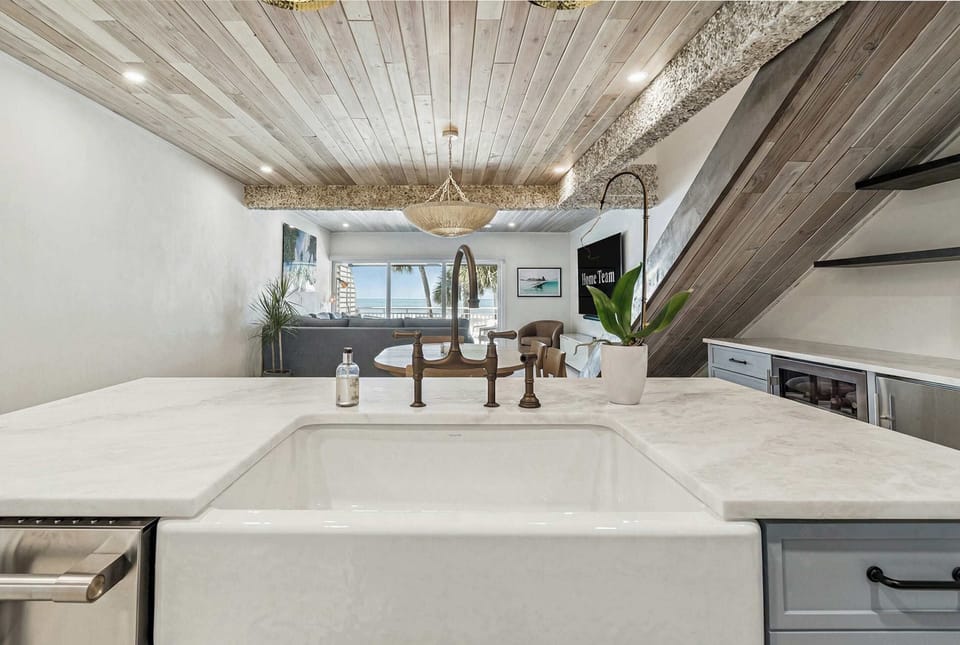 Good food, good vibes, zero stress. Prepare meals, try recipes, or just admire all the countertop space.