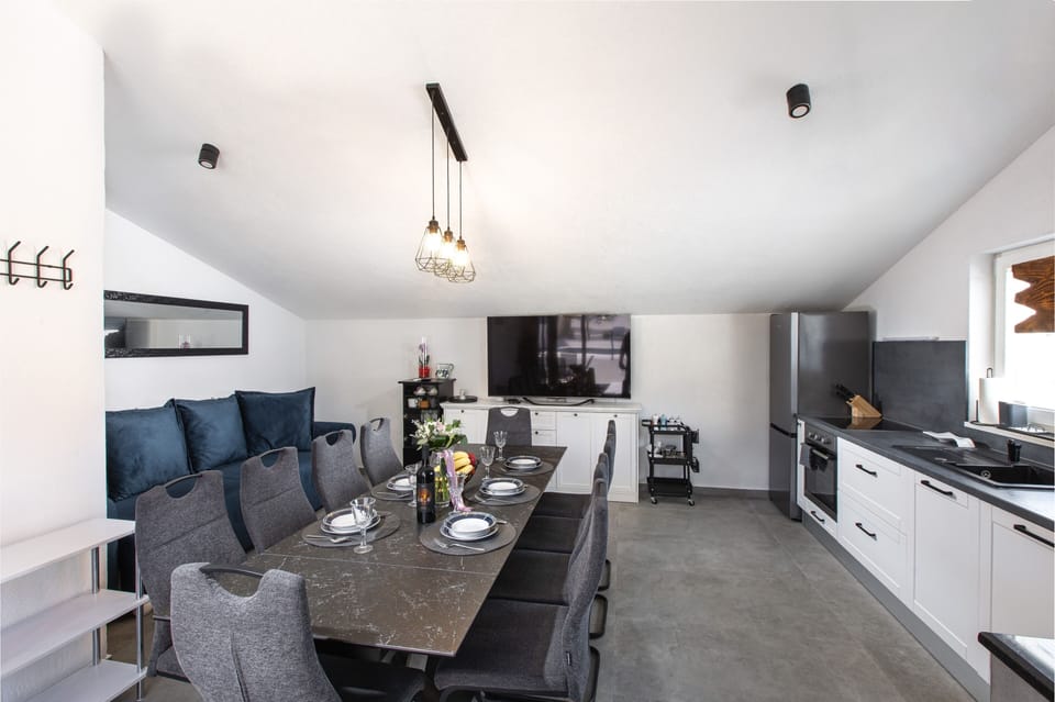 Dining room 2