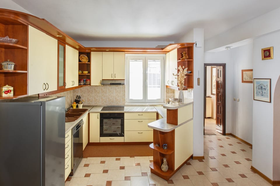 Kitchen 1