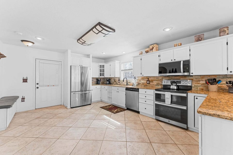 Large Kitchen with Plenty of Space!