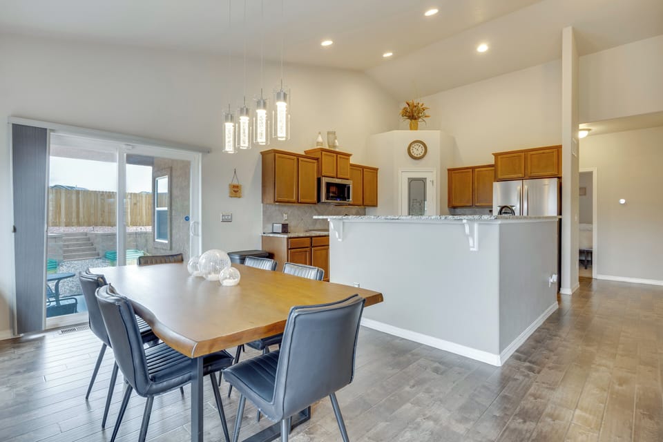 Kitchen & Dining Area | Main Level