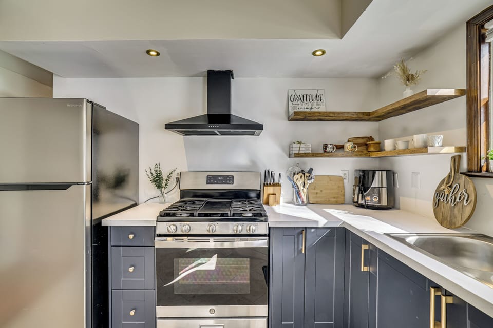 Additional Kitchen & Dining Area | Lower Level
