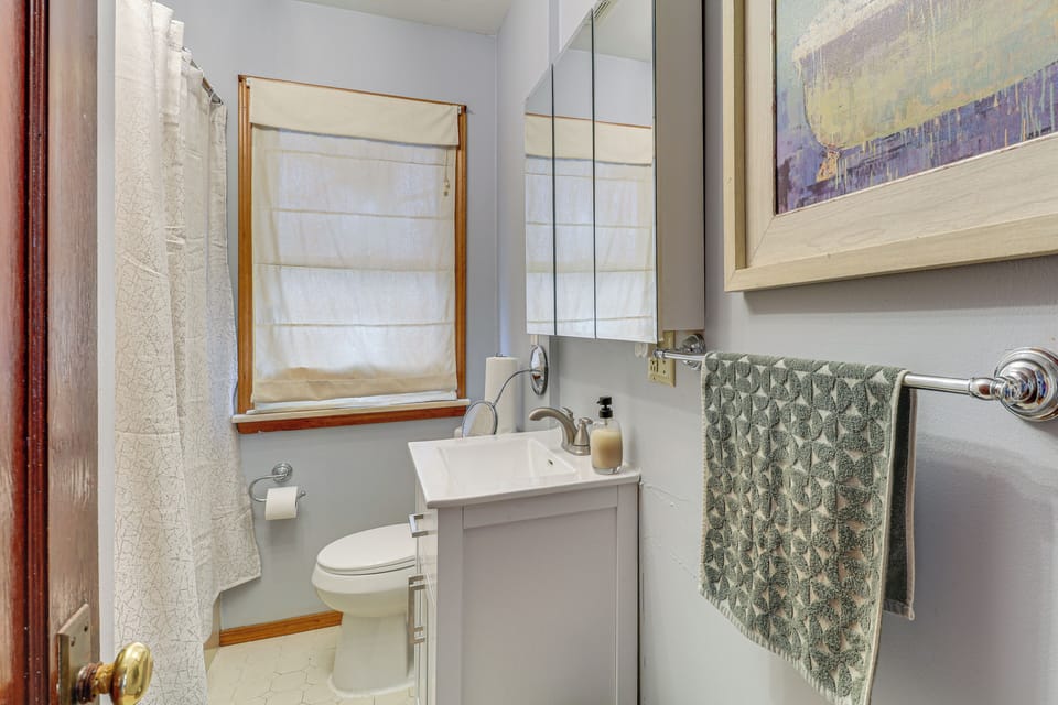 Full Bath | 2nd Floor