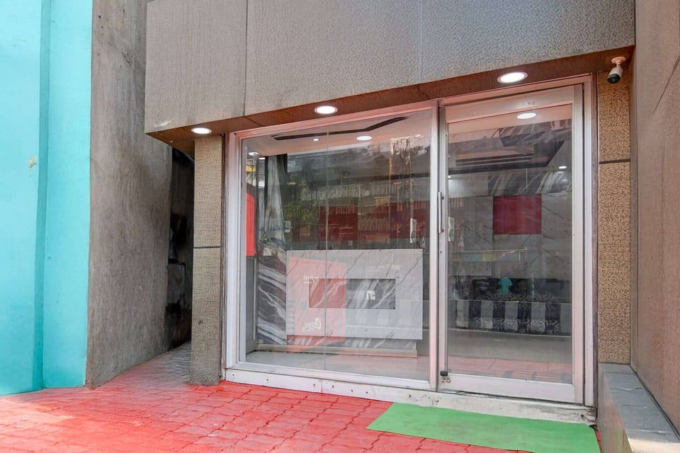 Entrance / Reception