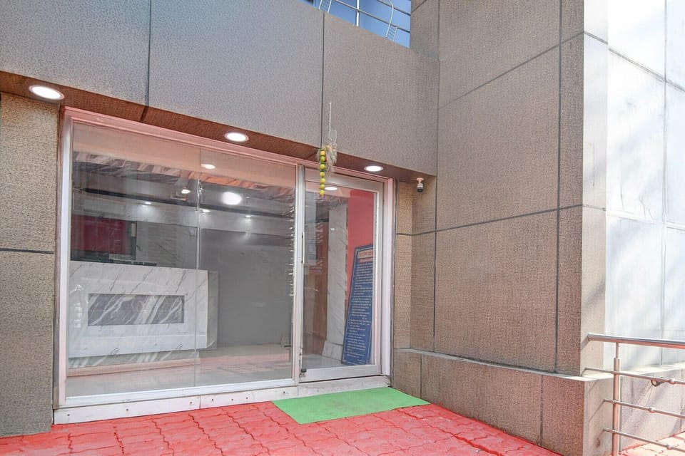 Entrance / Reception