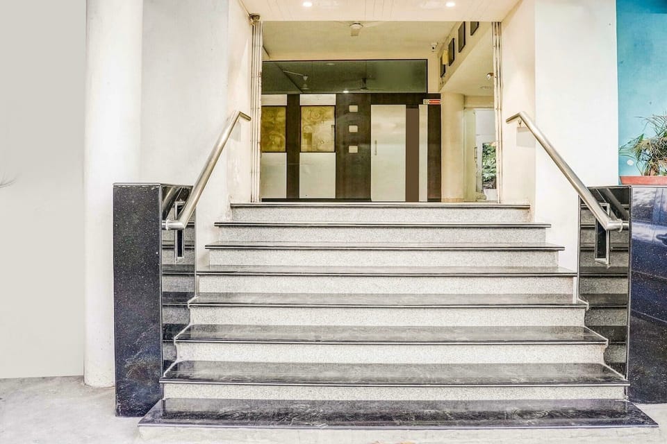 Entrance / Reception