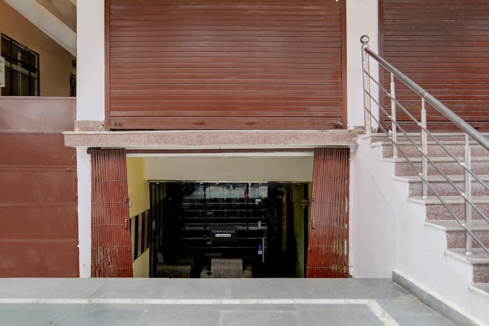 Entrance / Reception