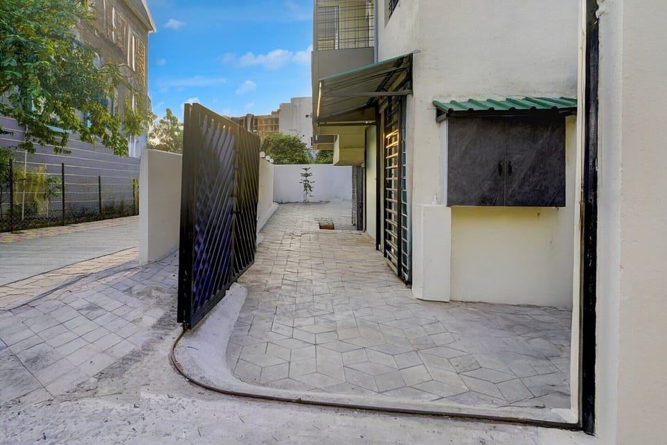 Entrance / Reception