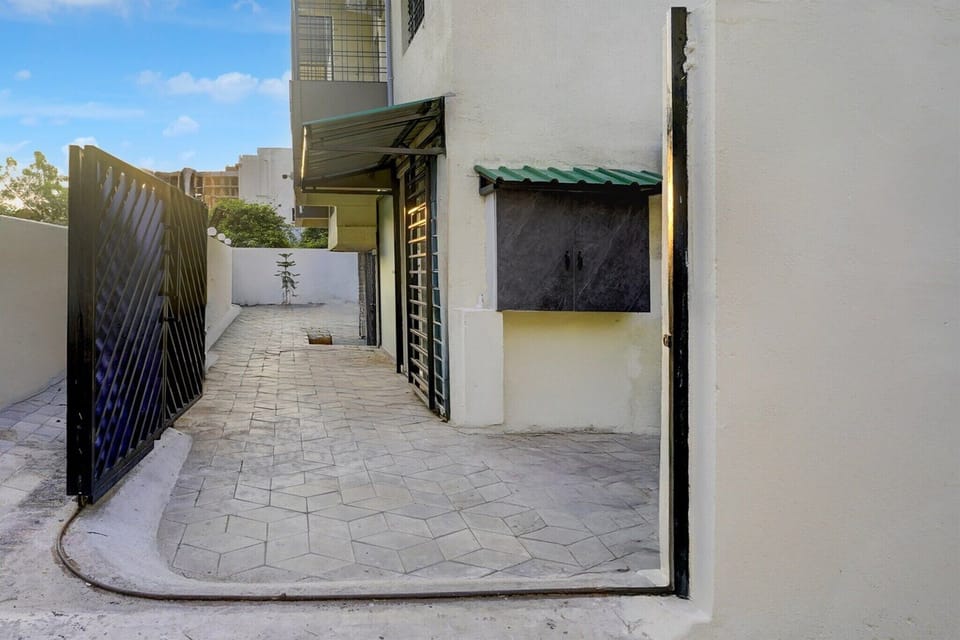 Entrance / Reception