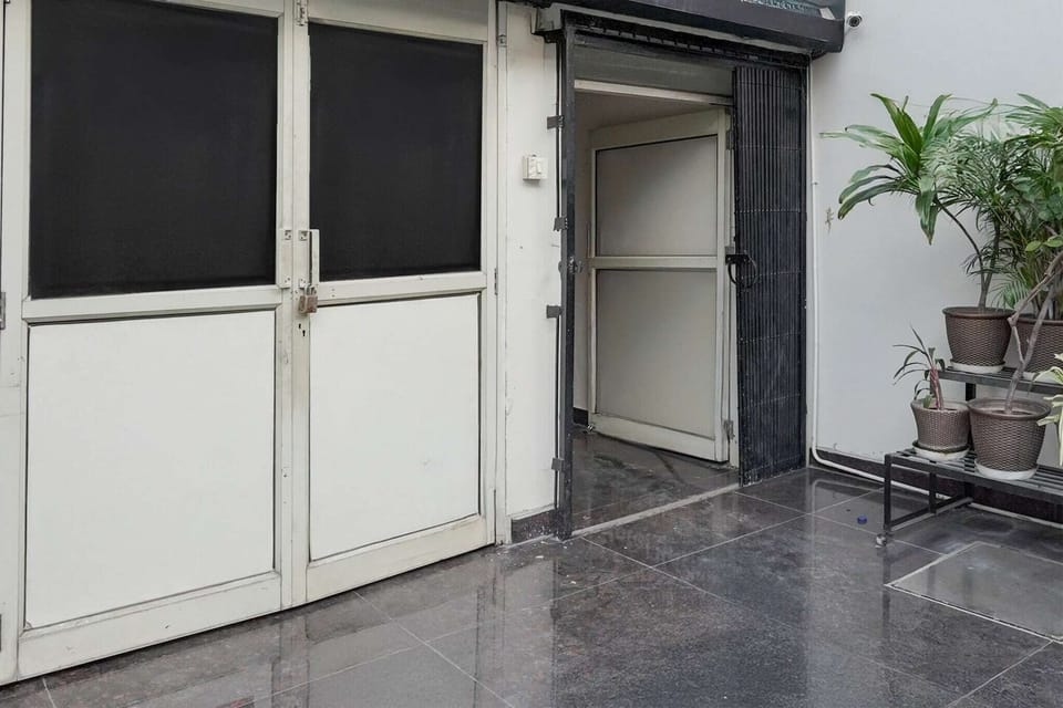 Entrance / Reception