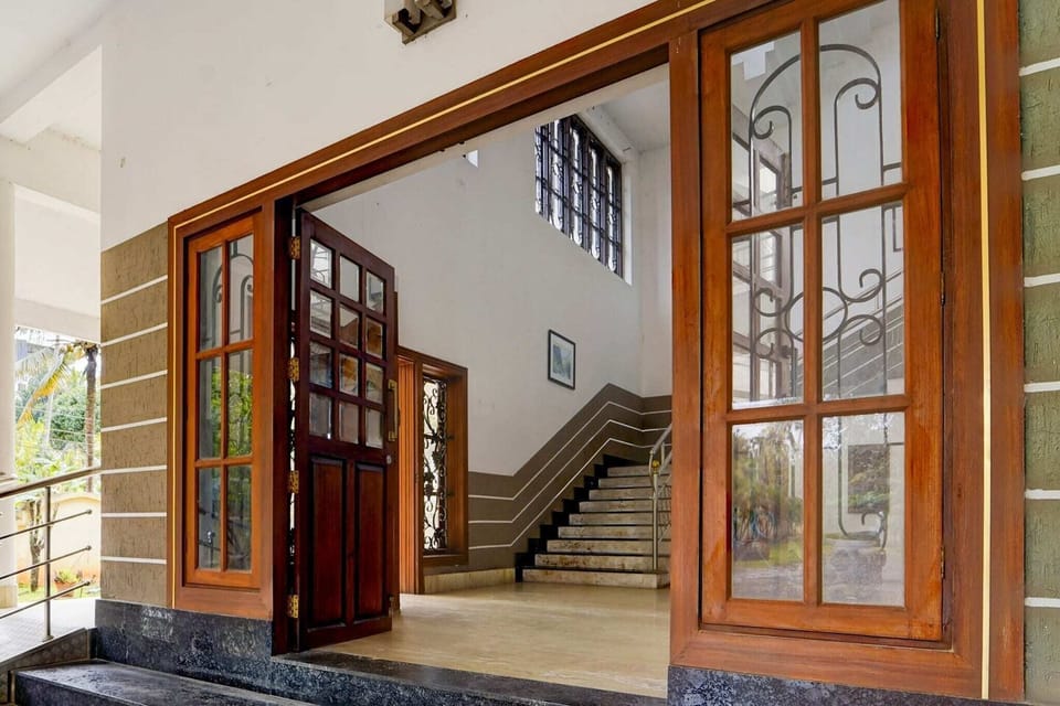 Entrance / Reception