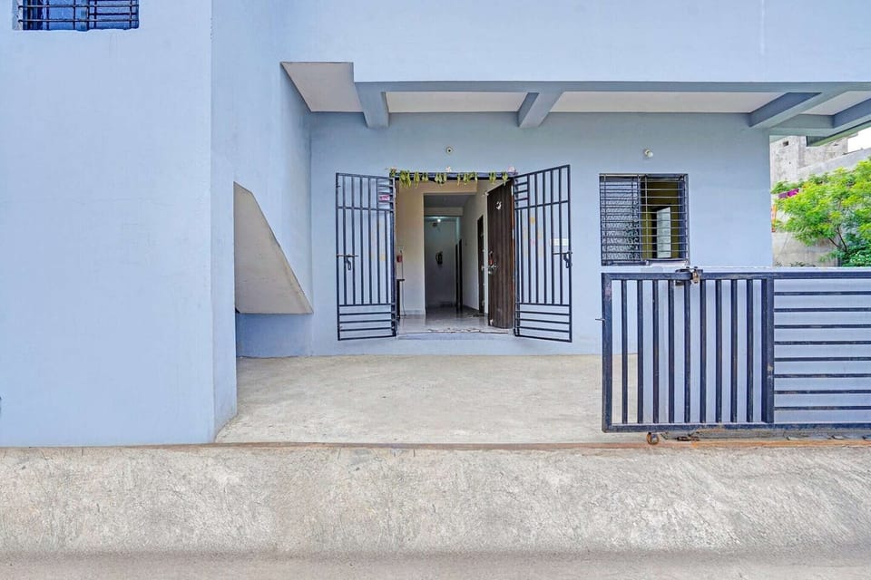 Entrance / Reception