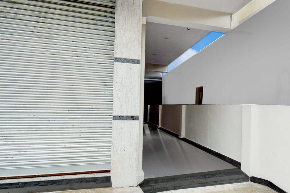 Entrance / Reception