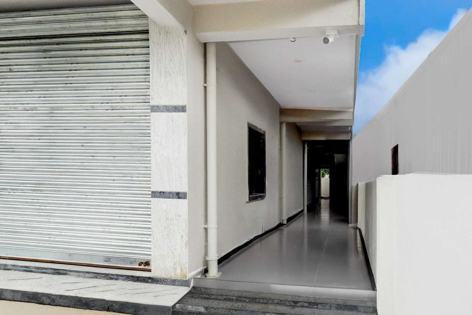 Entrance / Reception