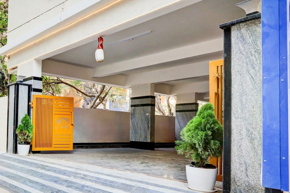 Entrance / Reception