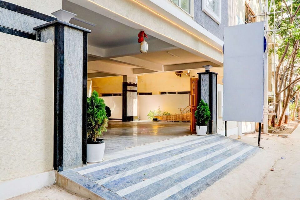Entrance / Reception