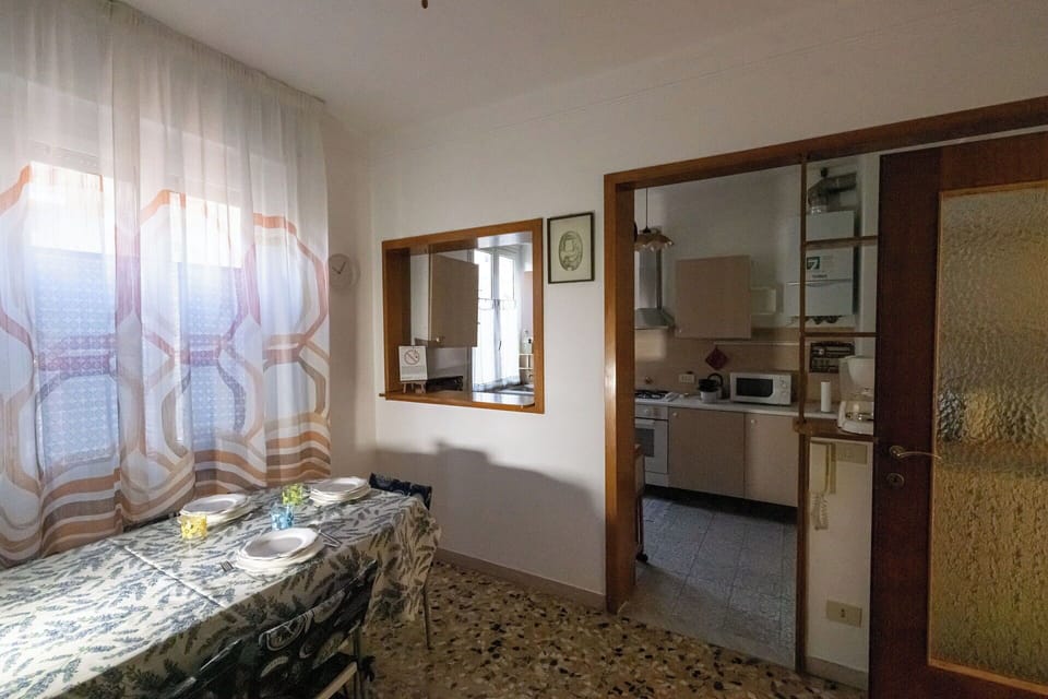 Autumn, Kitchen, Living Room, Spring, Summer