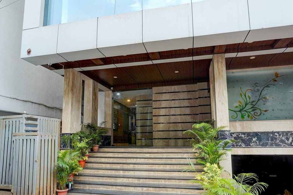 Entrance / Reception