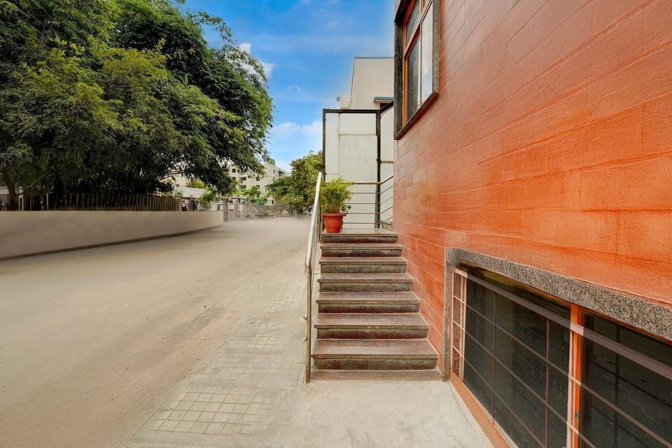 Entrance / Reception