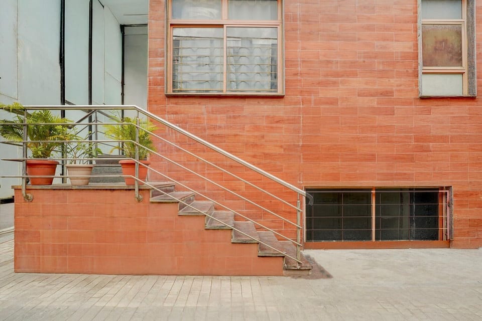 Entrance / Reception