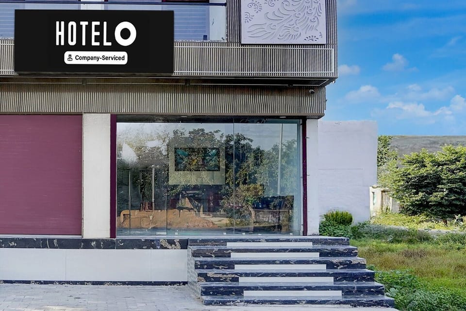 Entrance / Reception