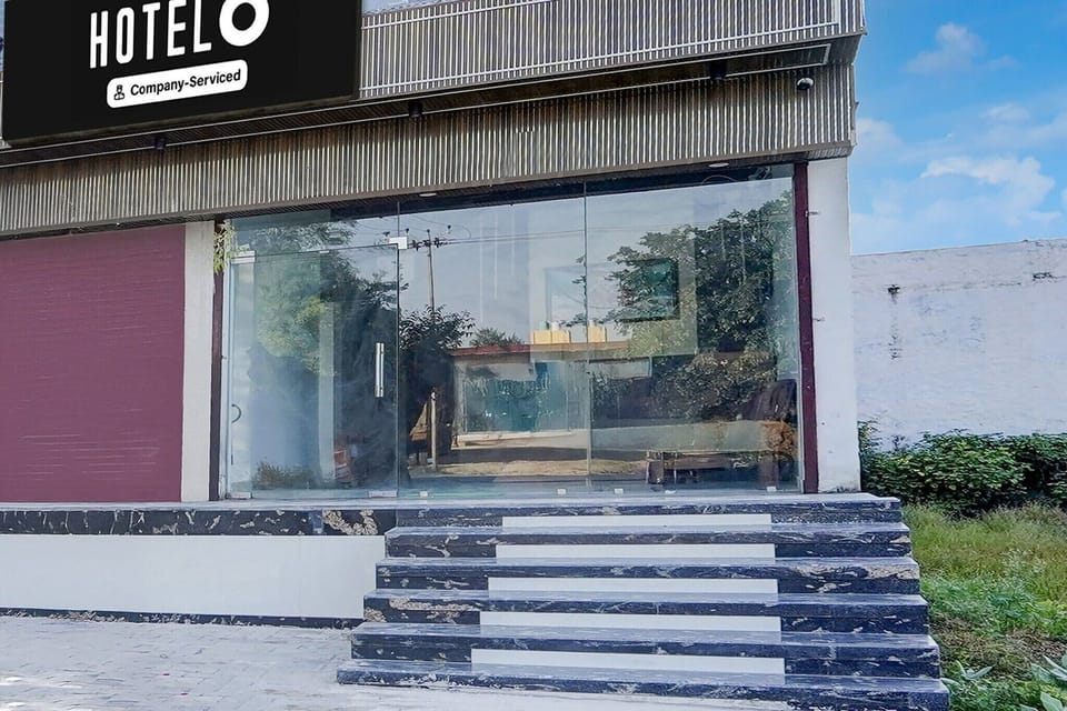 Entrance / Reception