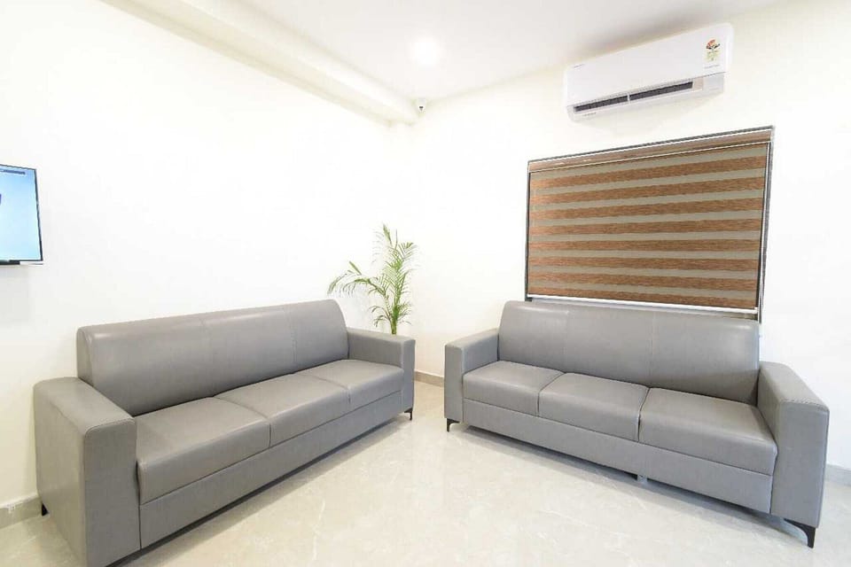 Entrance / Reception