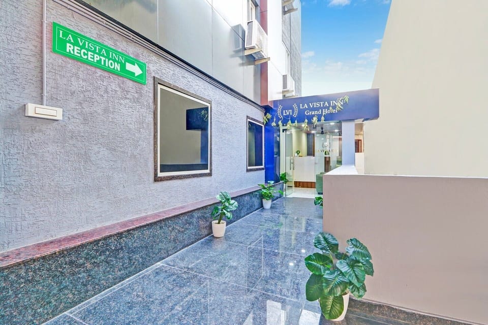 Entrance / Reception