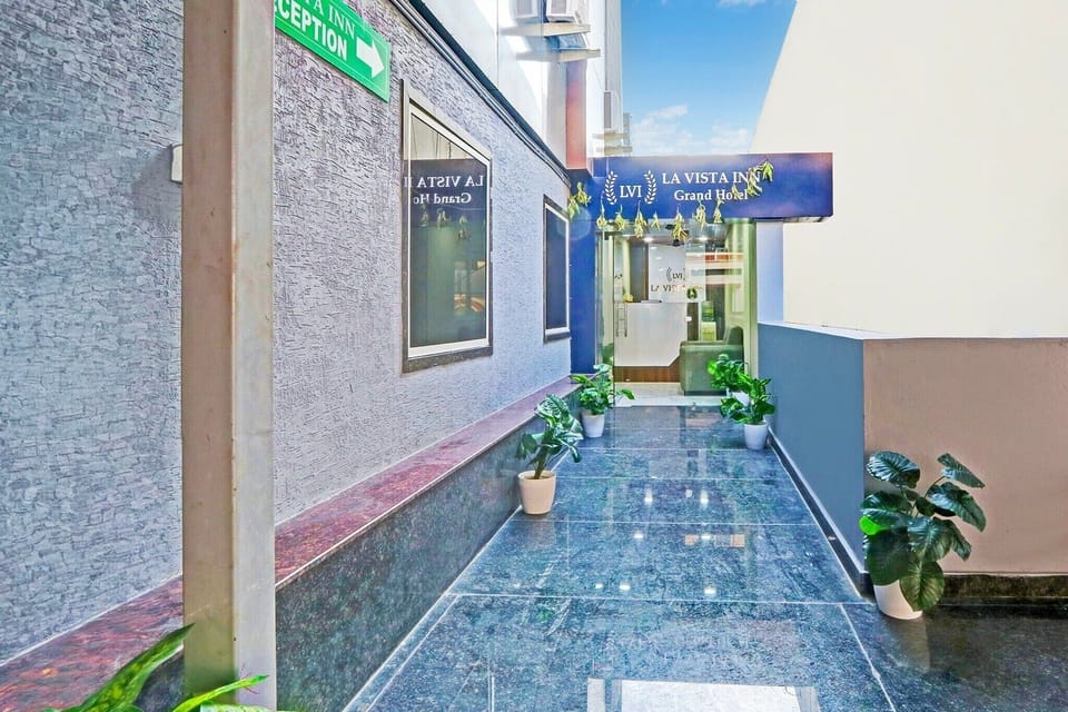 Entrance / Reception