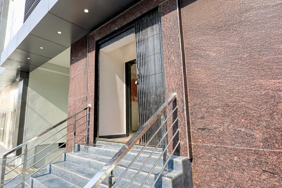 Entrance / Reception