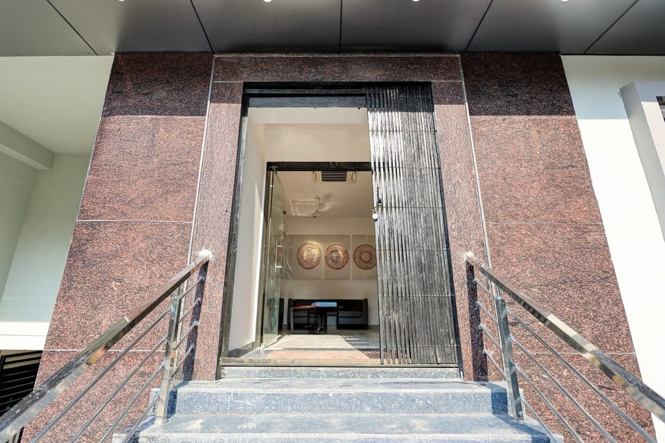 Entrance / Reception