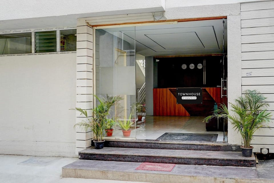 Entrance / Reception