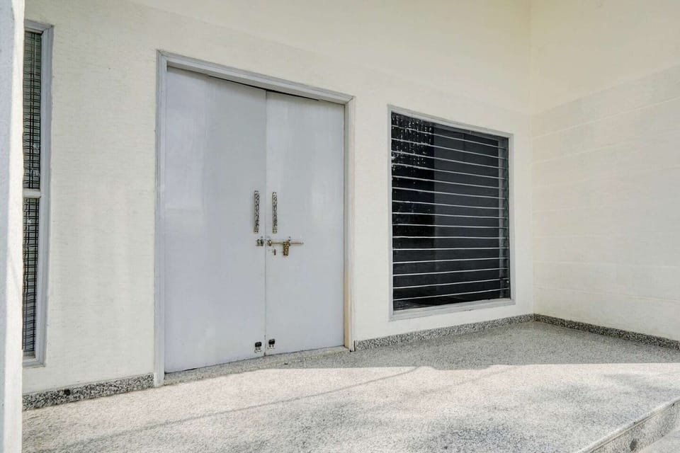 Entrance / Reception