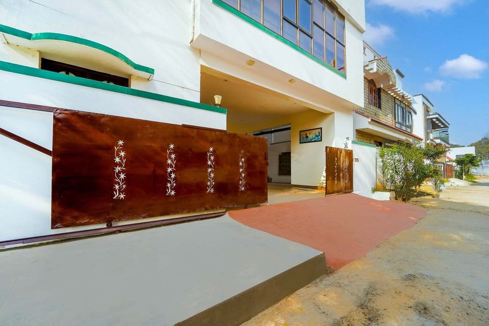 Entrance / Reception