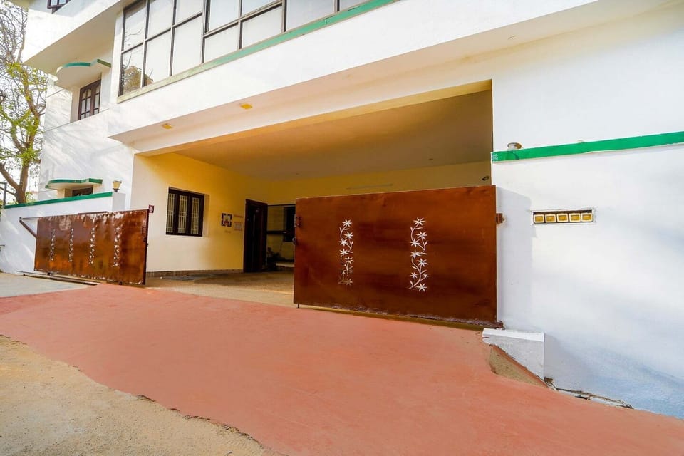 Entrance / Reception