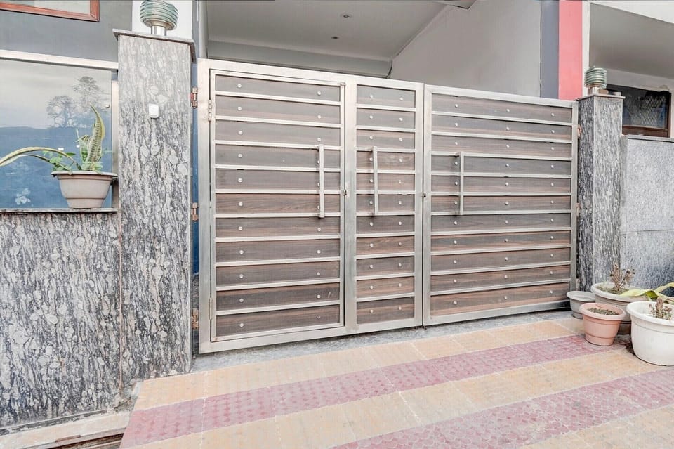 Entrance / Reception