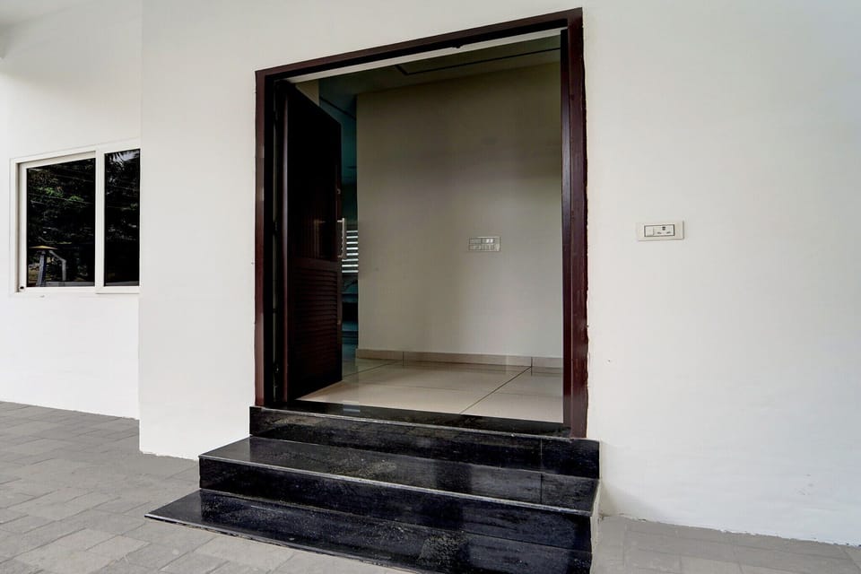Entrance / Reception