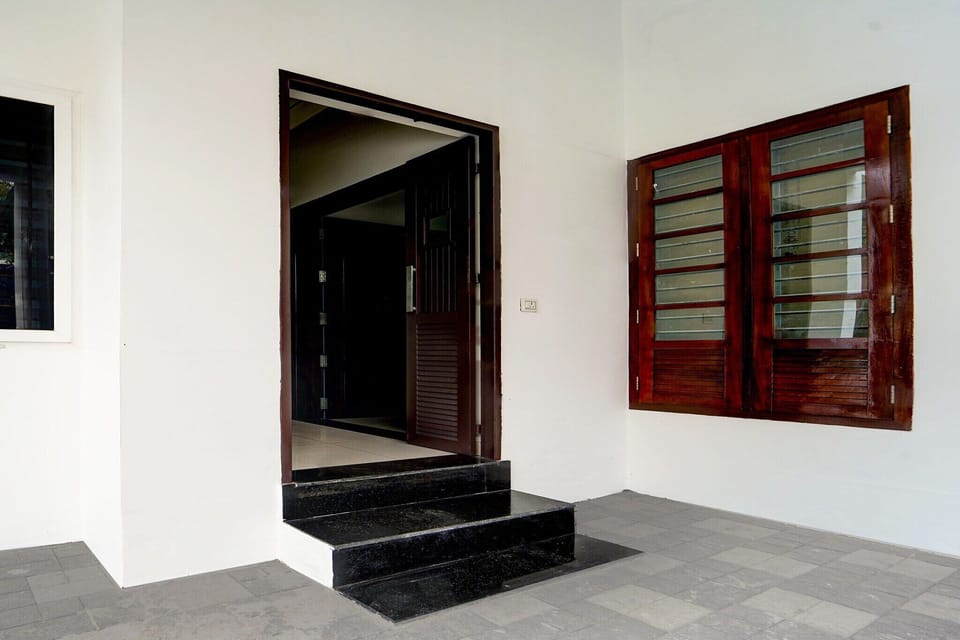 Entrance / Reception