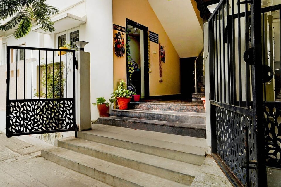 Entrance / Reception