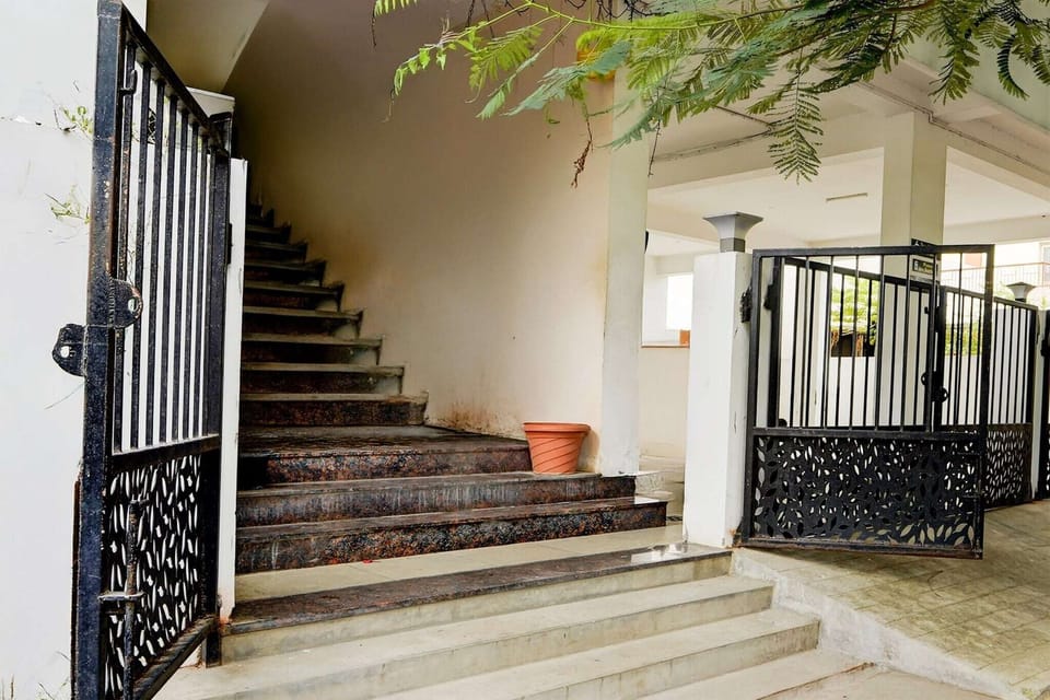 Entrance / Reception