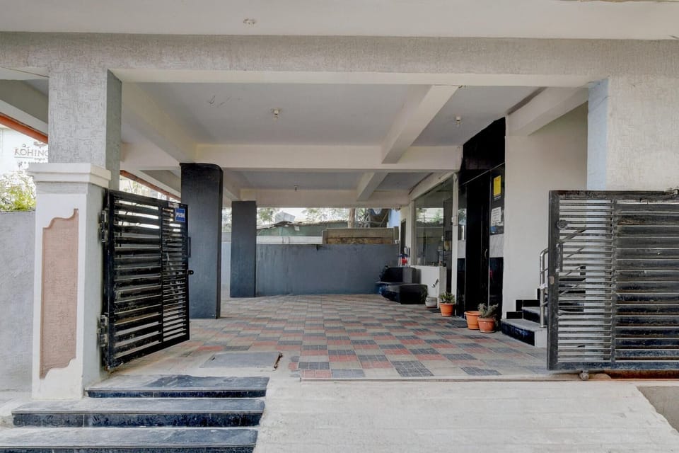 Entrance / Reception