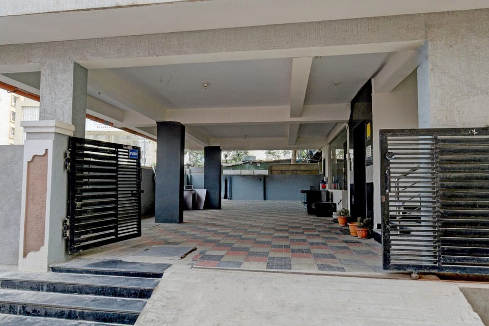 Entrance / Reception