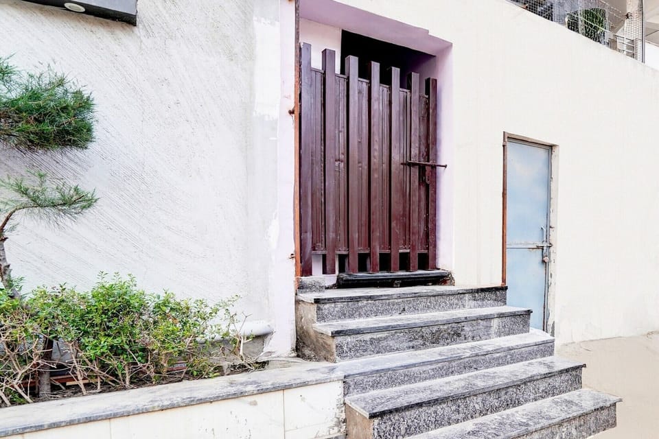 Entrance / Reception