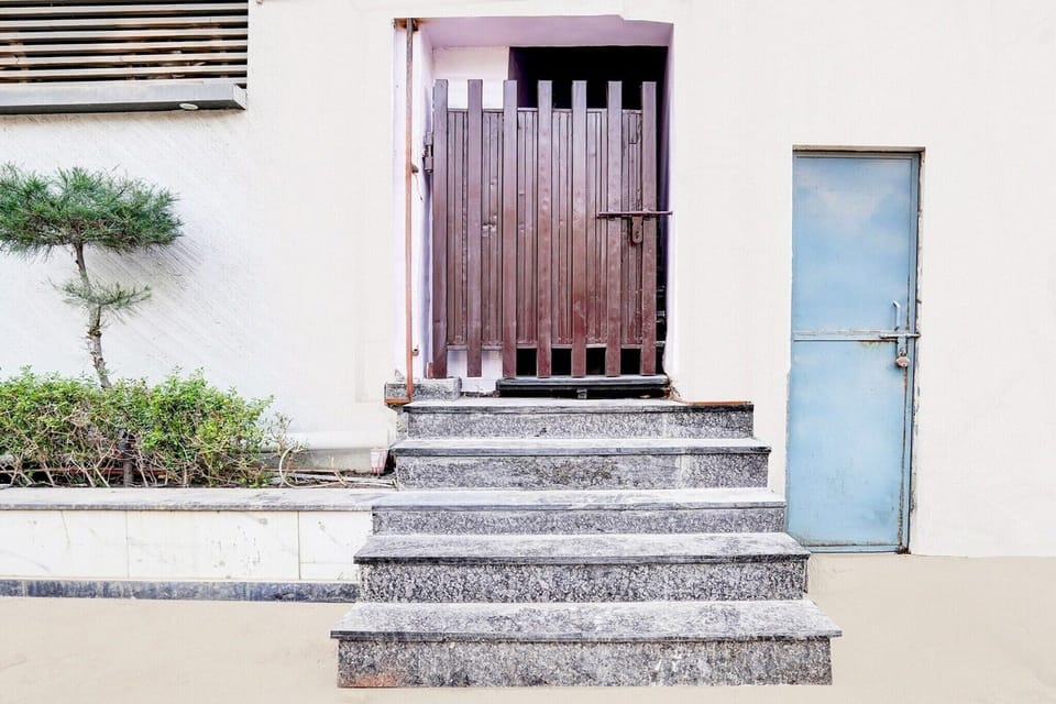 Entrance / Reception