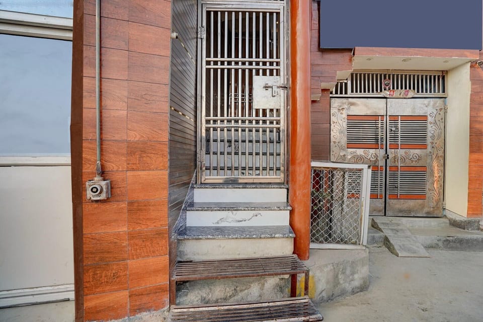 Entrance / Reception