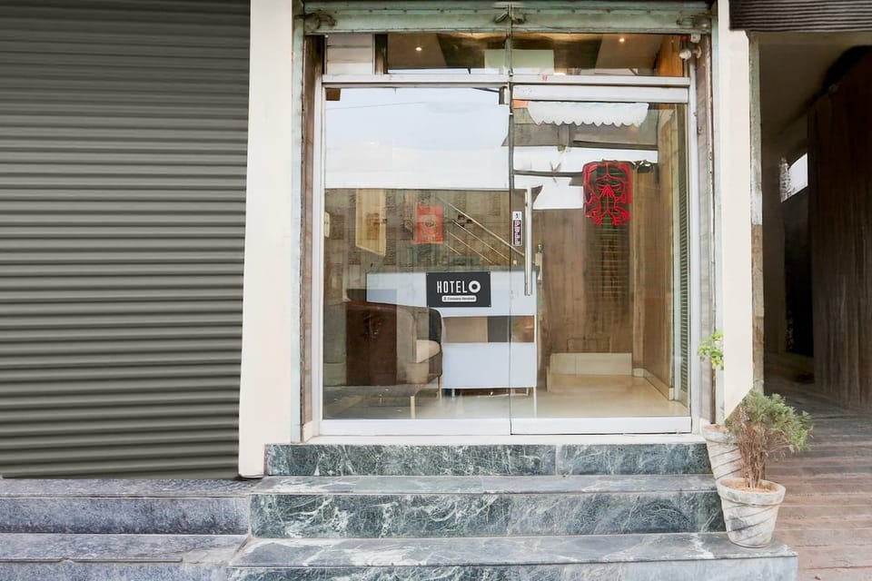 Entrance / Reception